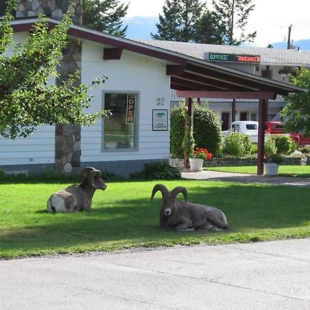 Mountain Springs Motel Radium Hot Springs Exterior photo