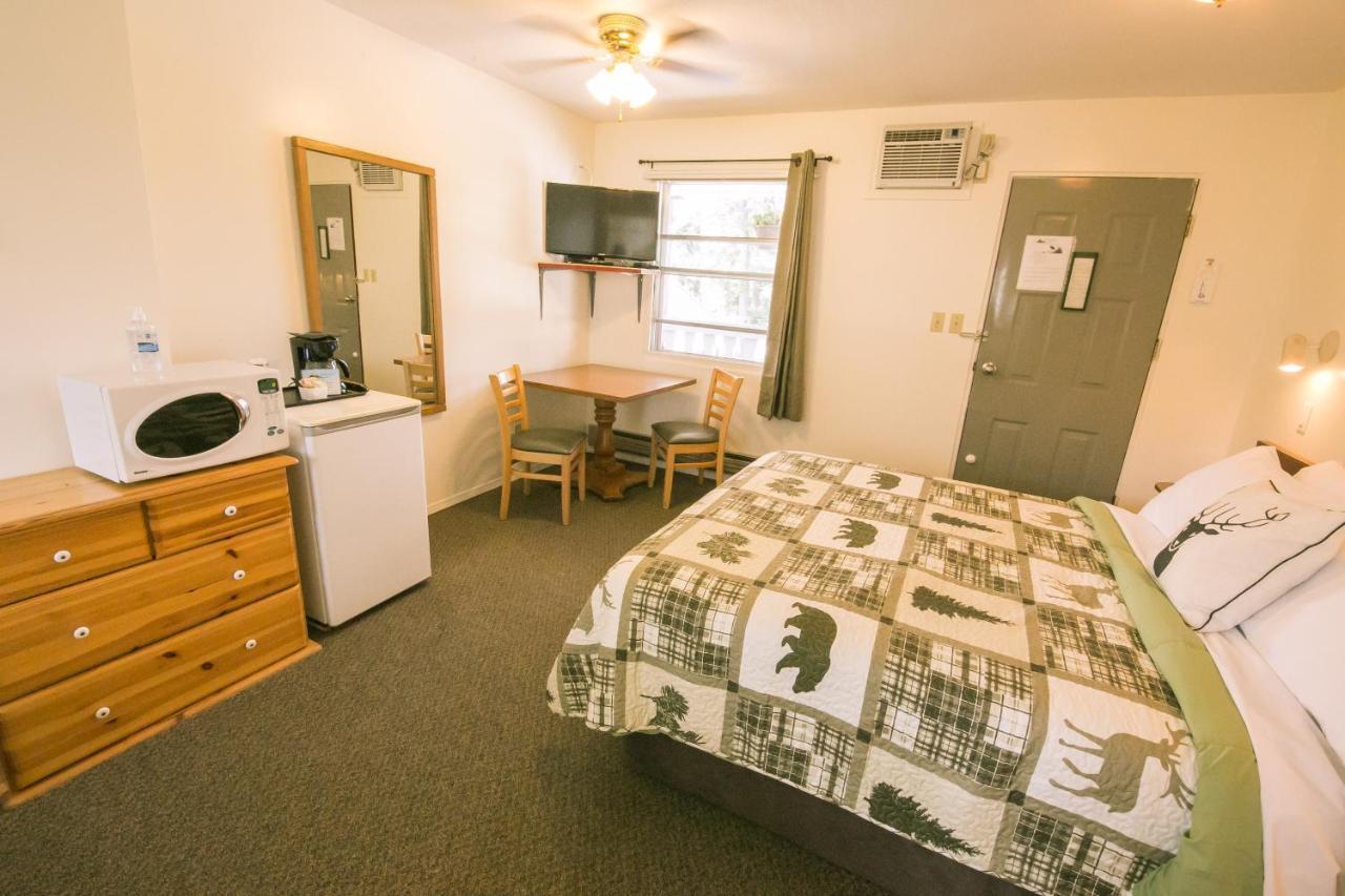 Mountain Springs Motel Radium Hot Springs Exterior photo