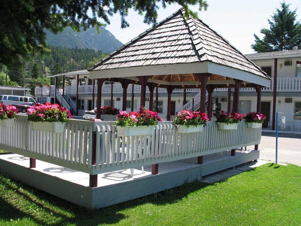 Mountain Springs Motel Radium Hot Springs Exterior photo