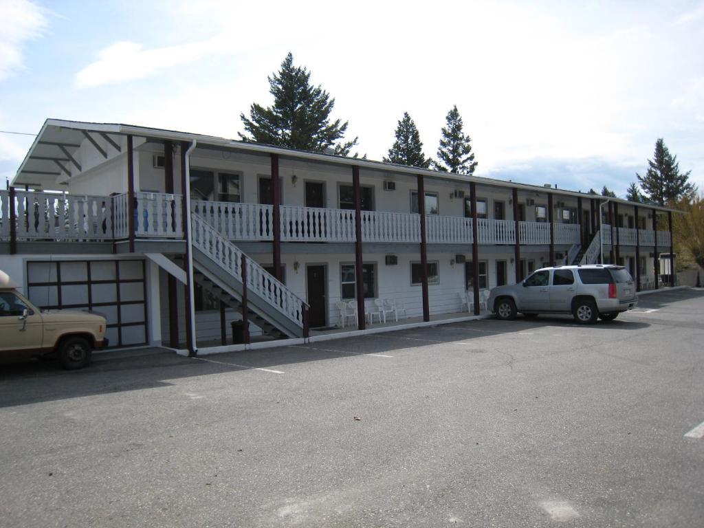 Mountain Springs Motel Radium Hot Springs Exterior photo