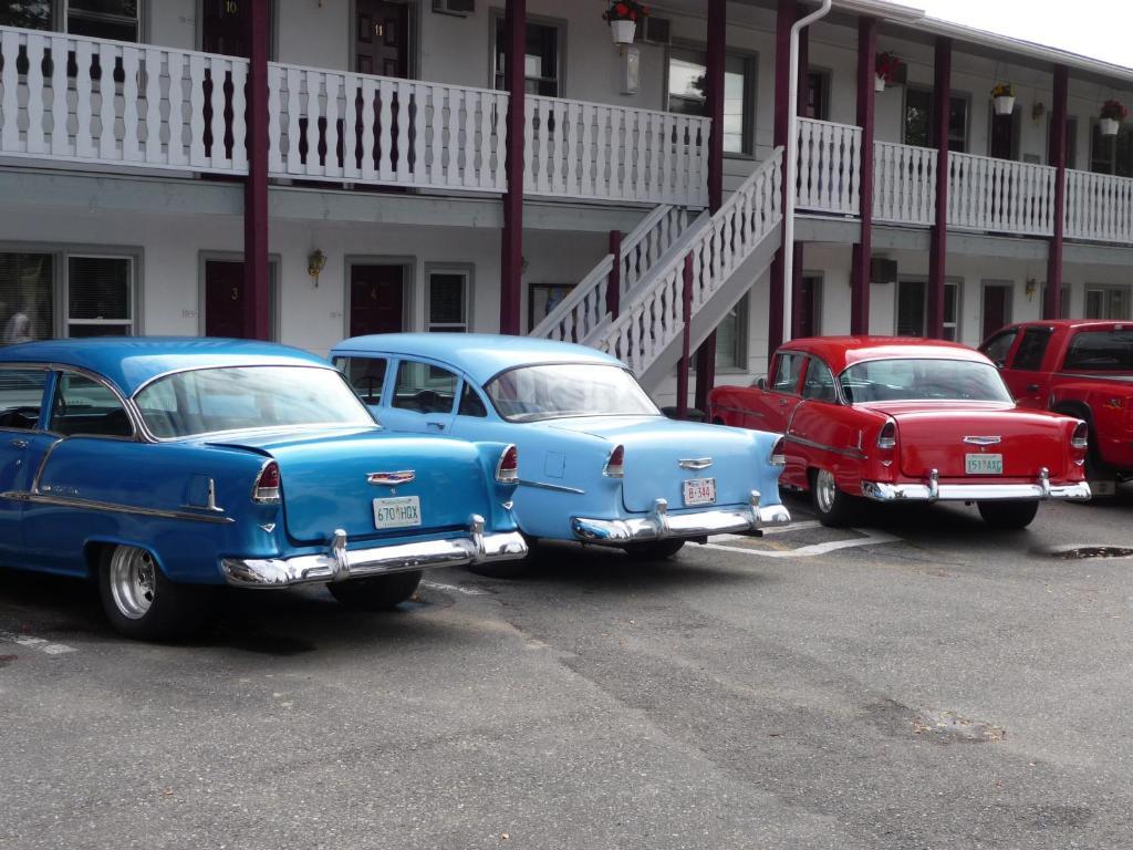 Mountain Springs Motel Radium Hot Springs Exterior photo